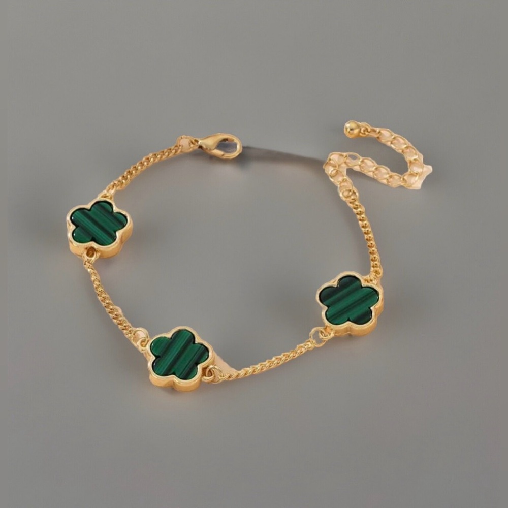 Five leaf green clover gold bracelet